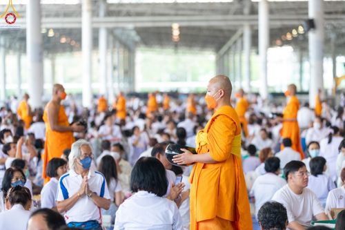 ภาพ No.124445:พิธีตักบาตรในวันมาฆบูชา ณ บ้านแก้วเรือนทองคุณยายฯ วัดพระธรรมกาย จ.ปทุมธานี วันเสาร์ที่ 24 กุมภาพันธ์ พ.ศ. 2567