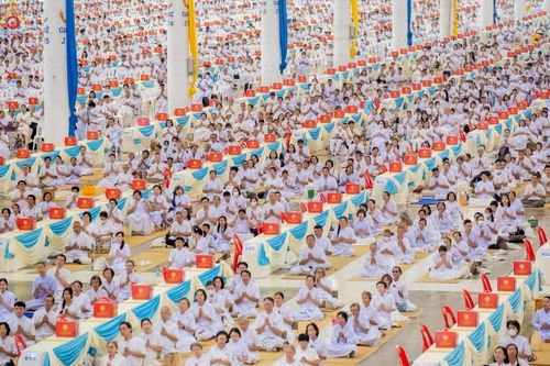 ภาพ No.236081:วันที่ 3 สิงหาคม พ.ศ. 2568 พิธีบูชาข้าวพระ ณ สภาธรรมกายสากล วัดพระธรรมกาย