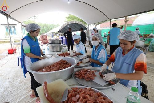 ภาพ No.130024:V.34 เพื่อธรรมเพื่อบางกล่ำ การรับบุญของเจ้าหน้าที่หน่วยงานต่างๆ  เพื่องานธรรมยาตราอัญเชิญพระบรมสารีริกธาตุ ประดิษฐาน ณ มหารัตนเจดีย์สิริปทุมสวรรค์ (เจดีย์อริยพุทธะ 5 พระองค์) ณ ศูนย์ปฏิบัติธรรมภาคใต้ อ.บางกล่ำ จ.สงขลา ระหว่างวันที่ 9-10 มีนาคม พ.ศ. 2567