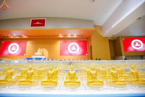 ภาพ No.159497:สัมมนาพิเศษและพิธีมอบองค์พระธรรมกาย 2,000 องค์ ณ ห้องแก้วสารพัดนึก 1 วัดพระธรรมกาย วันอาทิตย์ต้นเดือนที่ 6 ตุลาคม พ.ศ. 2567