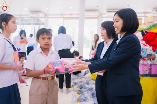 ภาพ No.104600:วันรวมพลังเด็กดี V-Star ผู้นำฟื้นฟูศีลธรรมโลก จังหวัดปราจีนบุรี ณ ธุดงคสถานปราจีนบุรี วันที่ 24 ธันวาคม พ.ศ. 2566