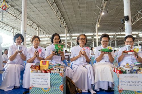 ภาพ No.149924:พิธีตักบาตร , พิธีปฎิบัติธรรม , พิธีถวายภัตตาหารเมนูสวรรค์ ในพรรษาแห่งการเข้าถึงธรรม วันธรรมชัย วันอังคารที่ 27 สิงหาคม พ.ศ.2567 ณ สภาธรรมกายสากล วัดพระธรรมกาย