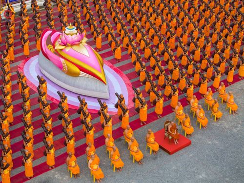 ภาพ No.127972:คณะพระธรรมยาตราฯ ปฎิบัติธรรมและถ่ายภาพหมู่ประวัติศาสตร์ ณ ลานหน้าพระปรางค์สามยอด วัดโคกสมานคุณ อ.หาดใหญ่ จ.สงขลา วันเสาร์ที่ 9 มีนาคม พ.ศ. 2567