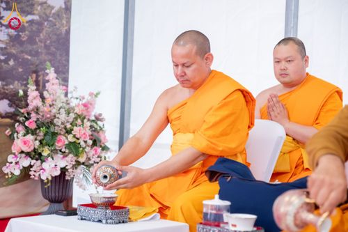 ภาพ No.135490:พิธีเจริญพระพุทธมนต์สมโภช แก้วบรมจักรพรรดิรัตนอนันต์ สถาปนาอาคารปฏิบัติธรรม แก้วธรรมชัยรัตนอนันต์ บูชาธรรมเนื่องในโอกาสอายุวัฒนมงคล 80 ปี หลวงพ่อธัมมชโย (22 เมษายน พ.ศ. 2567) วันพุธที่ 3 เมษายน พ.ศ. 2567 ณ วัดพระธรรมกายเทนเนสซี ประเทศสหรัฐอเมริกา