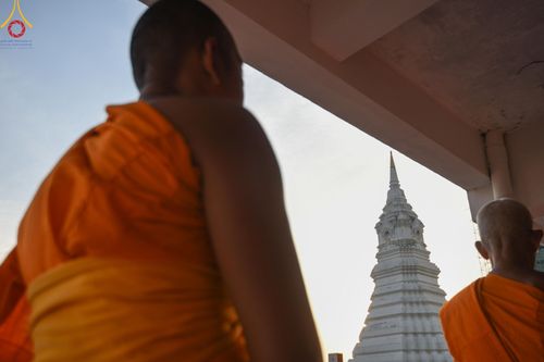 ภาพ No.201591:พิธีจุดประทีปถวายเป็นพุทธบูชา และบูชาธรรมมหาปูชนียาจารย์ ณ อาคารธรรมยาตรา กตัญญูบูชามหาปูชนียาจารย์ ตรงข้ามวัดปากน้ำภาษีเจริญ จ.กรุงเทพมหานคร ในโครงการธรรมยาตรา กตัญญูบูชา มหาปูชนียาจารย์ พระมงคลเทพมุนี(สด จนฺทสโร) พระผู้ปราบมาร อนุสรณ์สถาน 7 แห่ง