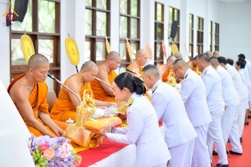 ภาพ No.227103:วันอังคารที่ 3 มิถุนายน พ.ศ. 2568 นายอำเภอคลองหลวง นำพสกนิกรรวมใจภักดิ์ สมเด็จพระนางเจ้าฯ พระบรมราชินี เนื่องในโอกาสวันเฉลิมพระชนมพรรษา ณ อาคารปลูกศรัทธา 2 วัดพระธรรมกาย อ.คลองหลวง จ.ปทุมธานี