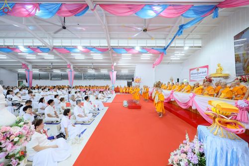 ภาพ No.272296:วันเสาร์ที่ 1 พฤศจิกายน พ.ศ. 2568 พิธีทอดกฐินสามัคคี สร้างกุฏิหมู่สามเณร ณ ศูนย์ปฏิบัติธรรมเบญจธรรม ปทุมธานี  ต.บ้านปทุม อ.สามโคก จ.ปทุมธานี