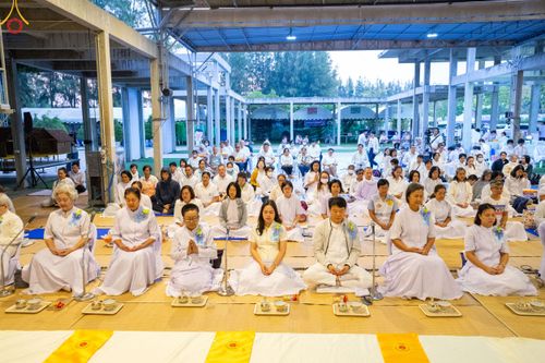 ภาพ No.189434:พิธีถวายภัตตาหารเป็นสังฆทาน แด่พระธรรมยาตรา ในโครงการธรรมยาตรา กตัญญูบูชา มหาปูชนียาจารย์ พระมงคลเทพมุนี(สด จนฺทสโร) พระผู้ปราบมาร อนุสรณ์สถาน 7 แห่ง ปีที่ 13 ณ อนุสรณ์สถานมหาวิหารพระมงคลเทพมุนี (โลตัสแลนด์) อ.สองพี่น้อง จ.สุพรรณบุรี วันที่ 5 มกราคม 2568