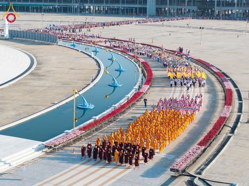 ภาพ No.178216:พิธีทอดผ้าป่าไทย-เมียนมา ครั้งที่ 7 วันอาทิตย์ที่ 1 ธันวาคม พ.ศ.2567 ณ สภาธรรมกายสากล  พระมหาธรรมกายเจดีย์ วัดพระธรรมกาย จ.ปทุมธานี