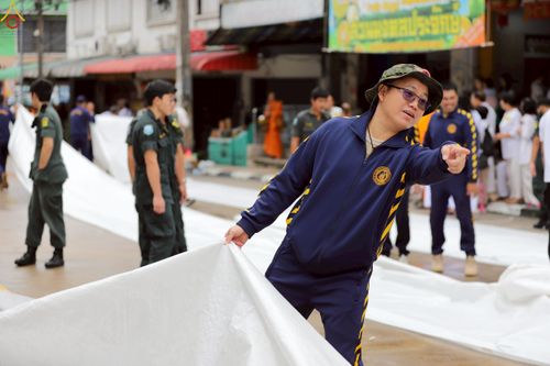 ภาพ No.245843:วันที่ 13-14 กันยายน พ.ศ. 2568 เจ้าหน้าที่ทุกสถานะ ทุกส่วนงาน ร่วมแรงร่วมใจ ปฏิบัติหน้าที่ เตรียมงาน เก็บงาน ตักบาตรพระ 555 รูป อ.เบตง จยะลา