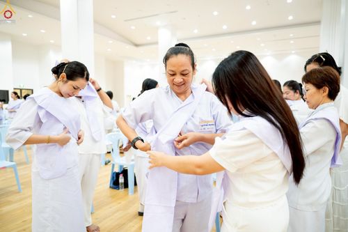 ภาพ No.242742:วันที่ 29-31 สิงหาคม พ.ศ. 2568 องค์กรภาคีเครือข่าย “บวร” (บ้าน-วัด-โรงเรียน-ราชการ) อ.คลองหลวง จัดบวชอุบาสิกาแก้ว ถวายพระราชกุศลแด่สมเด็จพระพันปีหลวง - กตัญญูบูชาแด่ผู้มีพระคุณ