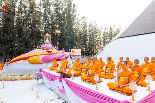 ภาพ No.107137:พิธีจุดประทีปถวายเป็นพุทธบูชา และบูชาธรรมมหาปูชนียาจารย์ ในโครงการธรรมยาตรากตัญญูบูชา มหาปูชนียาจารย์ พระมงคลเทพมุนี(สด จนฺทสโร) พระผู้ปราบมาร  อนุสรณ์สถาน 7 แห่ง ปีที่ 12  วันที่ 6 มกราคม พ.ศ. 2567 ณ อนุสรณ์สถานมหาวิหารพระมงคลเทพมุนี อ.สองพี่น้อง จ.สุพร