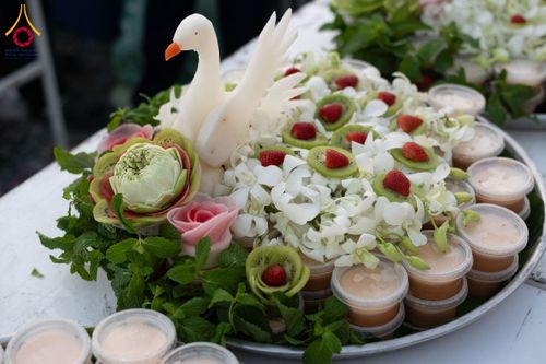 ภาพ No.197950:สาธุชนถวายภัตตาหารเป็นสังฆทาน แด่พระธรรมยาตรา ณ วัดโบสถ์(บน) ตำบลบางคูเวียง อำเภอบางกรวย จังหวัดนนทบุรี ในโครงการธรรมยาตรา กตัญญูบูชา มหาปูชนียาจารย์ พระมงคลเทพมุนี(สด จนฺทสโร) พระผู้ปราบมาร อนุสรณ์สถาน 7 แห่ง ปีที่ 13 วันที่ 19 มกราคม พ.ศ. 2568