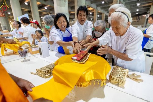 ภาพ No.123593:พิธีถวายสลากภัต แด่พระภิกษุสงฆ์ เพื่อโครงการธรรมยาตรา กตัญญูบูชา มหาปูชนียาจารย์ พระมงคลเทพมุนี (สด จนฺทสโร) พระผู้ปราบมาร อนุสรณ์สถาน 7 แห่ง ปีที่ 12 ระหว่างวันที่ 2 - 31 มกราคม พ.ศ.2567