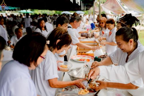 ภาพ No.266850:วันที่ 5 พฤศจิกายน พ.ศ. 2568 พิธีทอดกฐิน ณ อนุสรณ์สถานพระมงคลเทพมุนี  (สด จนฺทสโร) ผู้ค้นพบวิชชาธรรมกาย สถานที่ตั้งมโนปณิธานบวชตลอดชีวิต คลองบางนางแท่น ต.หอมเกร็ด อ.สามพราน จ.นครปฐม