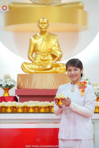 ภาพ No.161411:วัดพระธรรมกายลอนดอน สหราชอาณาจักร จัดงานบุญ น้อมถวายเป็นพุทธบูชา และบูชาธรรมเนื่องในวาระ 140 ปี วันคล้ายวันเกิดด้วยรูปกายเนื้อของ พระมงคลเทพมุนี (สด จนฺทสโร) พระผู้ปราบมาร ในวันที่ 10 ตุลาคม พ.ศ. 2567