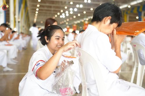 ภาพ No.134594:V.35 เพื่อบุญต้นเดือน การรับบุญของเจ้าหน้าที่หน่วยงานต่างๆ เพื่องานบุญวันอาทิตย์ต้นเดือน ณ วัดพระธรรมกาย วันที่ 7 เมษายน พ.ศ. 2567