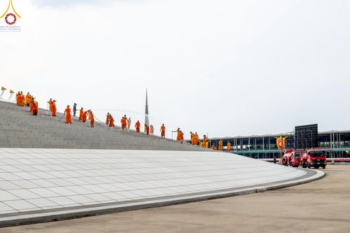 ภาพ No.218803:วันศุกร์ที่ 18 เมษายน พ.ศ. 2568 การเตรียมงานในลานธรรม , พระมหาธรรมกายเจดีย์ เพื่องานวันคุ้มครองโลก 22 เมษายน พ.ศ. 2568