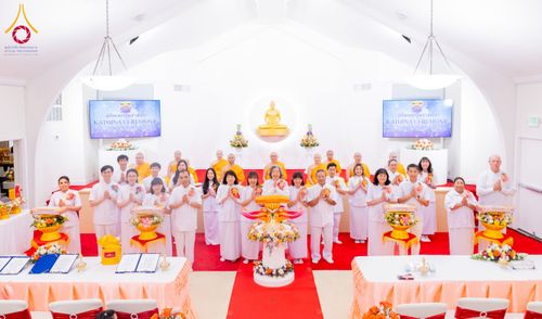 ภาพ No.175032:พิธีทอดกฐิน วัดพระธรรมกายซิลิคอนวัลเลย์ มลรัฐแคลิฟอร์เนีย ประเทศสหรัฐอเมริกา บูชาธรรม 80 ปี หลวงพ่อธัมมชโย โดยคณะศิษยานุศิษย์วัดพระธรรมกาย วันที่ 27 ตุลาคม พ.ศ. 2567