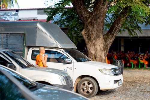 ภาพ No.234401:วันพฤหัสบดีที่ 24 กรกฎาคม พ.ศ. 2568 พิธีถวายสังฆทานแก่คณะสงฆ์ 323 วัด , พิธีมอบกองทุนหนุนแรงใจช่วยครูใต้ , พิธีทำบุญส่วนกุศลแด่ผู้วายชนม์ ในเหตุการณ์ความไม่สงบ 4 จังหวัด ชายแดนภาคใต้ (ปัตตานี , ยะลา , นราธิวาส , สงขลา) ปีที่ 21 ครั้งที่ 179 ณ วัดเวฬุวัน 