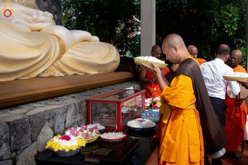 ภาพ No.139879:PhotoStory มหาศรัทธา ธรรมยาตราศรีลังกา EP.2 พิธีเปิดโครงการสยาม-ลังกา ธรรมยาตรา ฉลองเทศกาลวิสาขบูชาแห่งชาติ ศรีลังกา บูชาธรรม 80 ปีหลวงพ่อธัมมชโย เมื่อวันที่ 17 พฤษภาคม พ.ศ. 2567