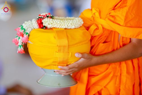 ภาพ No.134998:พิธีถวายบาตรแด่นาคธรรมทายาท ในโครงการบรรพชาสามเณรฟื้นฟูพระพุทธศาสนาทั่วไทย ณ สภาธรรมกายสากล วัดพระธรรมกาย จ.ปทุมธานี วันเสาร์ที่ 6 เมษายน พ.ศ. 2567