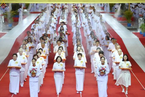 ภาพ No.240714:วันพุธที่ 27 สิงหาคม พ.ศ. 2568 พิธีทอดผ้าป่าเพื่อสร้างอาคาร  82 ปี หลวงพ่อธัมมชโย สมทบกฐินวัดพระธรรมกาย และกฐิน 30,000 วัดทั่วประเทศ ครั้งที่ 1