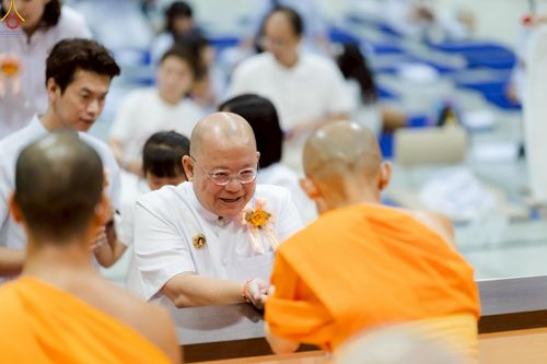 ภาพ No.228238:วันอาทิตย์ที่ 1 มิถุนายน พ.ศ.2568 พิธีถวายมหาสังฆทานพระ 100 รูป สโมสรซุปเปอร์คิดส์ ปีที่ 6 ณ ห้อง SPD 8 สภาธรรมกายสากล วัดพระธรรมกาย