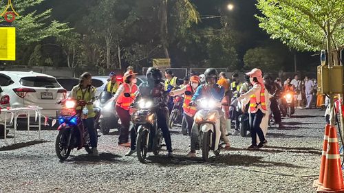 ภาพ No.116972:V.16 เป็นทีม การเตรียมงาน เก็บงาน การรับบุญของเจ้าหน้าที่หน่วยงานต่างๆ เพื่อโครงการธรรมยาตรา กตัญญูบูชามหาปูชนียาจารย์ พระมงคลเทพมุนี (สด จนฺทสโร) พระผู้ปราบมาร อนุสรณ์สถาน 7 แห่ง ปีที่ 12 ระหว่างวันที่ 2 - 31 มกราคม พ.ศ. 2567