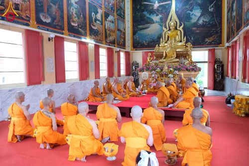 ภาพ No.277949:พิธีตัดปอยผมและปลงผมนาคธรรมทายาท พิธีขอขมาผู้ปกครอง ณ ศูนย์อบรมเยาวชนนครปฐม จ.นครปฐม และพิธีมอบบาตร ผ้าไตร นาคธรรมทายาท พิธีบรรพชา อุปสมบทหมู่ ณ วัดลาดหญ้าไทร จ.นครปฐม