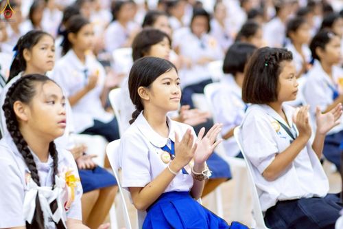 ภาพ No.245937:วันเสาร์ที่ 13 กันยายน พ.ศ. 2568 พิธีมอบผ้าไตรประธานกฐินสัมฤทธิ์เด็กดี V-Star ณ สภาธรรมกายสากล วัดพระธรรมกาย