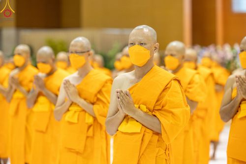 ภาพ No.101682:พิธีขอบรรพชา, พิธีขอสรณคมน์และศีล, พิธีถวายบาตร ในโครงการอุปสมบทหมู่ รุ่นบูชาธรรมมหาปูชนียาจารย์ ณ วัดพระธรรมกาย วันที่ 9 ธันวาคม พ.ศ. 2566