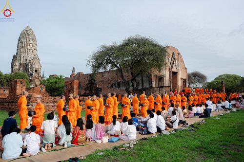 ภาพ No.138546:พิธีตักบาตร วัดราชบูรณะ จ.พระนครศรีอยุธยา วันที่ 25 พฤษภาคม พ.ศ.2567