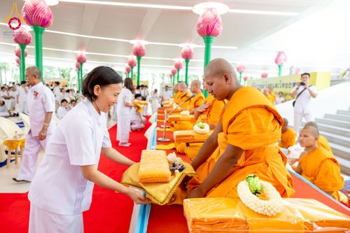 ภาพ No.223760:วันอาทิตย์ที่ 11 พฤษภาคม พ.ศ. 2568 พิธีอุปสมบทสามเณรเปรียญธรรมอุปสมบทอุทิศชีวิต 9 รูป อุบาสก 1 ท่าน ณ อุโบสถพระไตรปิฏกวัดพระธรรมกาย