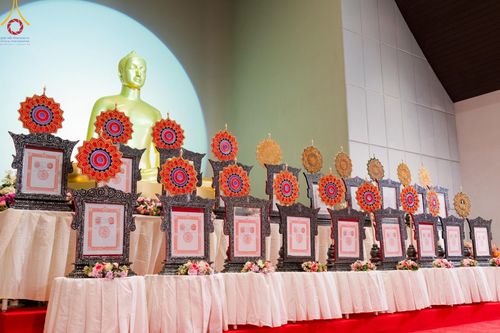 ภาพ No.123259:พิธีพระราชทานสัญญาบัตร พัดยศ และผ้าไตร แด่พระสงฆ์ในเขตปกครองคณะสงฆ์หนกลาง ณ วัดพระศรีมหาธาตุ เขตบางเขน กรุงเทพมหานคร และพิธีมุทิตาสักการะพระสังฆาธิการ ผู้ได้รับเลื่อนและตั้งสมณศักดิ์ ตามพระบรมราชโองการ ณ วัดพระธรรมกาย ในวันที่ 4 กุมภาพันธ์ พ.ศ. 2567