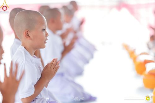 ภาพ No.215973:วันพฤหัสบดีที่ 3 เมษายน พ.ศ. 2568 พิธีบรรพชาสามเณร ภาคฤดูร้อน รุ่นที่ 15  บูชาธรรมหลวงพ่อธัมมชโย 81 ปี 81 รูป ณ ศูนย์ปฏิบัติธรรมสวนผึ้ง จ.ราชบุรี