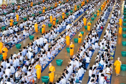 ภาพ No.158949:พิธีตักบาตร ในวันอาทิตย์ต้นเดือน วันที่ 6 ตุลาคม พ.ศ. 2567 ณ สภาธรรมกายสากล วัดพระธรรมกาย