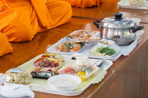 ภาพ No.115563:พิธีเจริญพระพุทธมนต์ และถวายภัตตาหาร ในวาระครบ 115 ปี วันคล้ายวันเกิด คุณยายอาจารย์ มหารัตนอุบาสิกาจันทน์ ขนนกยูง (ผู้ให้กำเนิดวัดพระธรรมกาย) วันศุกร์ที่ 19 มกราคม พ.ศ. 2567 ณ หอฉันคุณยายอาจารย์ วัดพระธรรมกาย