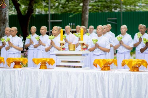 ภาพ No.228879:วันเสาร์ที่ 14 มิถุนายน พ.ศ. 2568 พิธีเวียนประทักษิณ , พิธีขอขมารับผ้าไตร ในโครงการบรรพชาอุปสมบทหมู่ ผู้บริหารรุ่นที่ 15 และ อุดมศึกษา รุ่นที่ 52 ณ โบสถ์พระไตรปิฎก วัดพระธรรมกาย