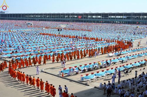 ภาพ No.221580:วันอังคารที่ 22 เมษายน พ.ศ. 2568 ภาพพิธีถวายมหาสังฆทานคณะสงฆ์ 40,000 กว่าวัดทั่วประเทศ เนื่องในวันคุ้มครองโลก ชุดที่ 2 (ปลื้มให้สมการรอคอย) ณ ลานธรรมพระมหาธรรมกายเจดีย์ วัดพระธรรมกาย