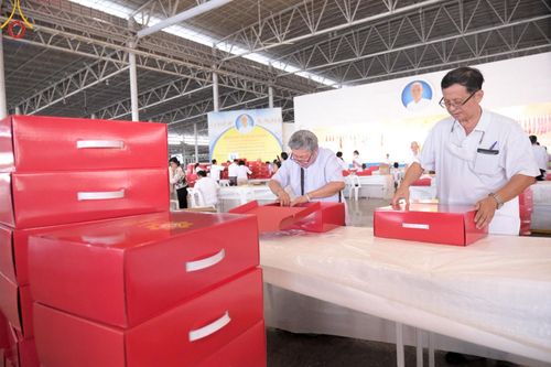 ภาพ No.212045:วันจันทร์ที่ 17 มีนาคม พ.ศ. 2568 บุญบรรจุกล่องไทยธรรม เพื่อถวายแด่พระสังฆาธิการ 40,000 กว่าวัดทั่วไทย ในวันคุ้มครองโลก 22 เมษายน พ.ศ. 2568 ณ บ้านแก้วเรือนทองคุณยายฯ วัดพระธรรมกาย