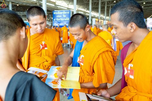 ภาพ No.235954:วันที่ 3 สิงหาคม พ.ศ. 2568 ภาพบรรยากาศ การต้อนรับปฎิสันถาร ของคณะสงฆ์ ในวันสมาธิโลก พิธีถวายมหาสังฆทาน 2,000 กว่าวัด ณ วัดพระธรรมกาย