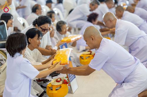 ภาพ No.277415:วันเสาร์ที่ 6 ธันวาคม พ.ศ. 2568 พิธีบรรพชาอุปสมบทและพิธีถวายบาตร โครงการอุปสมบทบูชาธรรมมหาปูชนียาจารย์ ประจำปี พ.ศ.2568 โครงการบวชพระนานาชาติ AEC และ WAB รุ่น CEO (นักบริหาร) รุ่นที่ 5 ณ โบสถ์พระไตรปิฏก วัดพระธรรมกาย