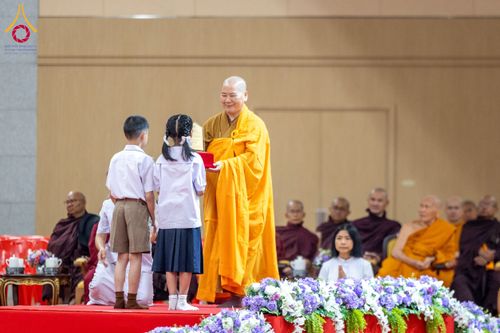 ภาพ No.207552:พิธีมอบโล่พระราชทาน สมเด็จพระกนิษฐาธิราชเจ้า กรมสมเด็จพระรัตนราชสุดาฯ สยามบรมราชกุมารี และโล่เกียรติยศโครงการตอบปัญหาธรรมะ "ทางก้าวหน้า" ครั้งที่ 42 พิธีมอบโล่วัชรเกียรติยศ โครงการตอบปัญหาศีลธรรมเพื่อสันติภาพโลก (WORLD-PEC) ครั้งที่ 18 วันที่ 12 ก.พ. 2568