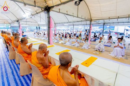 ภาพ No.199386:พิธีถวายภัตตาหารเป็นสังฆทาน แด่พระธรรมยาตรา ณ อนุสรณ์สถานบางปลา วัดบางปลา อำเภอบางเลน จังหวัดนครปฐม ในโครงการธรรมยาตรา กตัญญูบูชา มหาปูชนียาจารย์ พระมงคลเทพมุนี(สด จนฺทสโร) พระผู้ปราบมาร อนุสรณ์สถาน 7 แห่ง ปีที่ 13 วันที่ 22 มกราคม พ.ศ. 2568