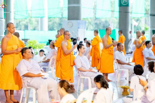ภาพ No.242975:วันที่ 31 สิงหาคม พ.ศ. 2568 พิธีตัดปอยผมและปลงผม โครงการอุปสมบทหมู่บูชาธรรม ครบรอบ 108 ปี วันครูผู้ค้นพบวิชชาธรรมกาย ณ วัดพระธรรมกาย