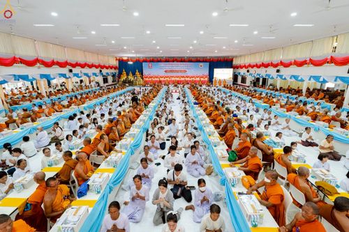 ภาพ No.233547:วันจันทร์ที่ 7 กรกฎาคม พ.ศ. 2568 จังหวัดบุรีรัมย์รวมใจ สัมมนาคณะสงฆ์ เพื่อฟื้นฟูพระพุทธศาสนา  โครงการทอดกฐินสามัคคีทั่วไทย 30,000 วัด ประจำปีพุทธศักราช 2568 และพิธีถวายมหาสังฆทาน 300 กว่าวัด โดยคณะศิษยานุศิษย์ บูชาธรรม 81 ปี หลวงพ่อธัมมชโย  ณ วัดกลาง พระ