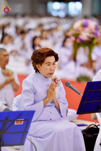 ภาพ No.215321:วันอาทิตย์ต้นเดือนที่ 6 เมษายน พ.ศ. 2568 พิธีบูชาข้าวพระ สภาธรรมกายสากล วัดพระธรรมกาย