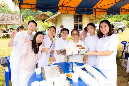 ภาพ No.263211:วันที่ 18 ตุลาคม พ.ศ. 2568 พิธีทอดกฐินสามัคคีเพื่อซื้อที่ดิน  สร้างอาคารครัวและโรงอาหาร  ห้องน้ำพร้อมโรงซักตากชาย-หญิง  และพิธีทอดกฐินสามัคคีทั่วไทย 30,000 วัด  ศูนย์ปฏิบัติธรรมนานาชาติทุ่งแสงธรรม  (Moonastery Meditation Center) ต.แสงอรุณ อ.ทับสะแก จ.ประ