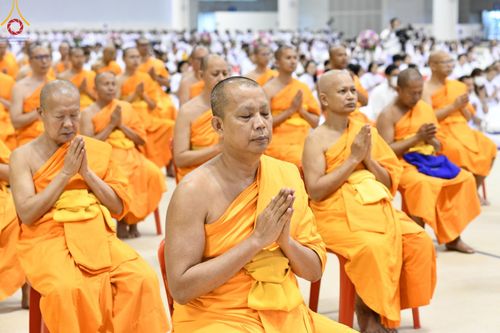 ภาพ No.146110:วันมหารำลึก ครั้งที่ 34 พิธีร่วมรำลึกถึงนักสร้างบารมีที่ล่วงลับไปแล้ว , พิธีสวดพระพุทธมนต์ ณ ห้องแก้วสารพัดนึก 1 วัดพระธรรมกาย วันเสาร์ที่ 27 กรกฎาคม พ.ศ. 2567